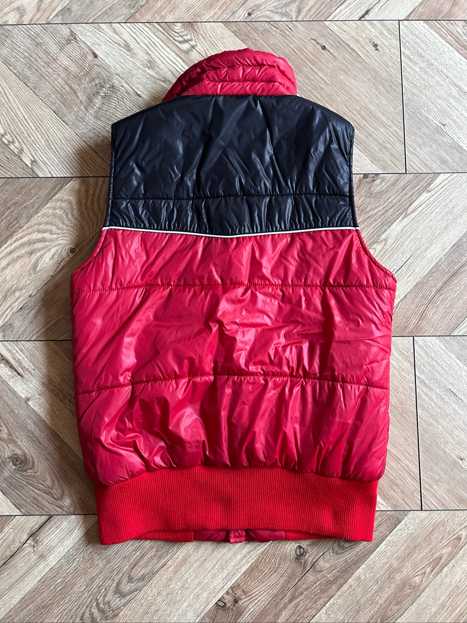 Sleeveless red and black Ellesse puffer jacket – photo 6
